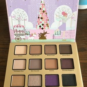 Too Faced Merry Macarons eyeshadow palette